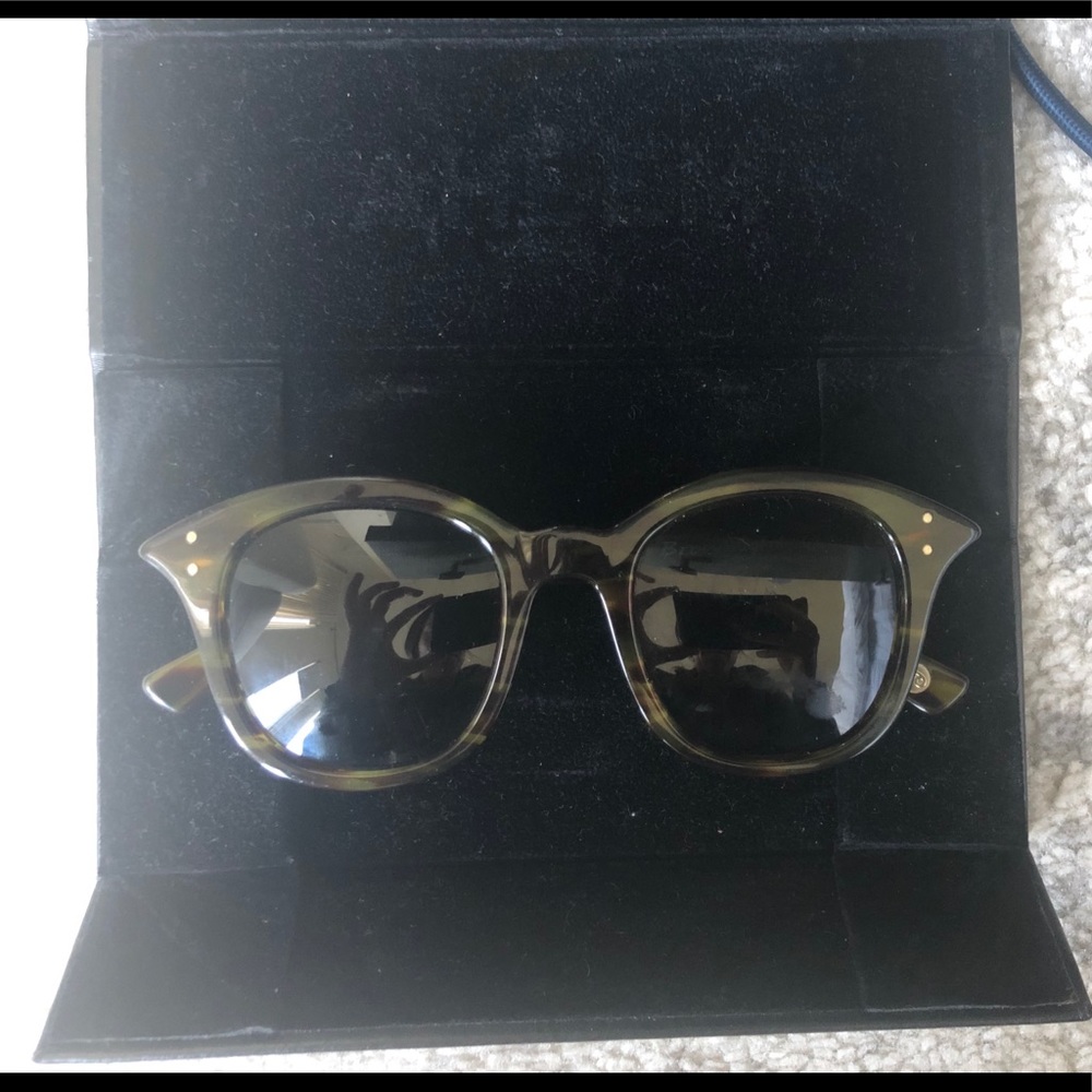Ahlem Pigalle sunglasses with case